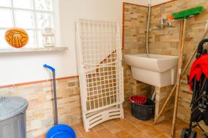 A bathroom at Casa Relax Mondello Még 37 kép