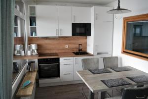 Kuchyň nebo kuchyňský kout v ubytování Grömitz- Center I App 887 inkl WLAN + 7 fotografií
