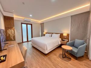 Letto o letti in una camera di Mambruk Hotel & Convention