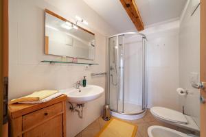 Kúpeľňa v ubytovaní Gasserhof Ferienwohnung Morgenduft