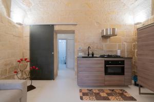 Kuchyňa alebo kuchynka v ubytovaní DIMORA BAROCCA Apartment Irene
