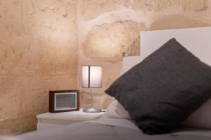 Posteľ alebo postele v izbe v ubytovaní DIMORA BAROCCA Apartment Irene