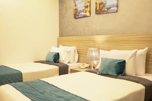 Letto o letti in una camera di Mar Charbel Hotel Cairo