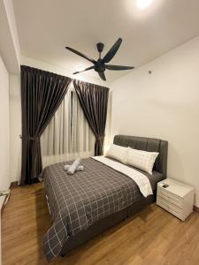Giường trong phòng chung tại Rimbayu Amber Residence 3BR Quayside Mall Near to Masha Oasis Tenby KLIA