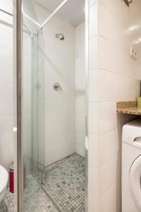 شقق ساتا أولمبيك فيليج اوريا  في برشلونة: حمام مع دش ومرحاض