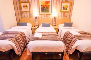 Katil atau katil-katil dalam bilik di Fairway Hotel