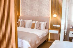 Posteľ alebo postele v izbe v ubytovaní M26 Prémium apartmanok