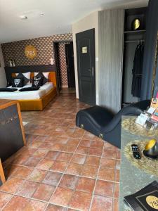 a hotel room with a bed and a tiled floor at SUITE 785 jacuzzi in Montauban