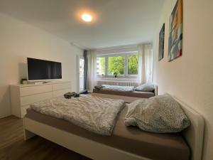 En eller flere senge i et værelse på Apartment with Balcony Düsseldorf