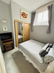a bedroom with a bed and a window at County House City Centre with parking Sleeps 4 in York