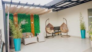 Area tempat duduk di Mako´s Hotel