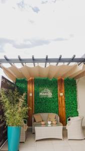 Area tempat duduk di Mako´s Hotel