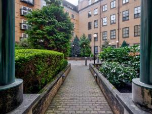 a brick walkway in front of a building at Quirky City Centre Apartment Free parking Pass the Keys in Manchester