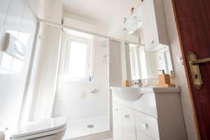 Koupelna v ubytování BARI COMFORT APARTMENT NEAR THE SEA + 26 fotografií