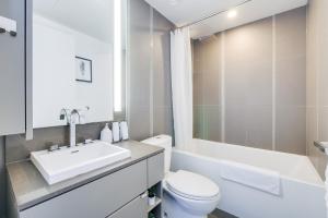 Gallery image of 1BR Condo - City View, Near CN Tower & Rogers Center in Toronto