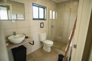a bathroom with a toilet and a sink at Casas do Navalhão in São Roque do Pico