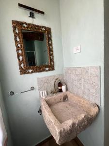 een badkamer met een stenen wastafel en een spiegel bij BORGO VILLA VALENTINI in Scandiano +72 foto's