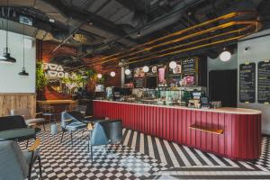 Royal Tulip Warsaw Centre酒廊或酒吧区