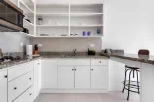 Una cocina o cocineta en Jr Suite 1 - Playa Arcangel