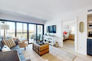Μια τηλεόραση ή/και κέντρο ψυχαγωγίας στο Angler's Cove Getaway