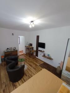 TV a/nebo společenská místnost v ubytování Apartments Toni