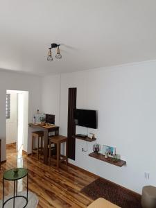 TV a/nebo společenská místnost v ubytování Apartments Toni