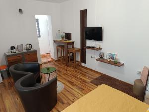 TV a/nebo společenská místnost v ubytování Apartments Toni