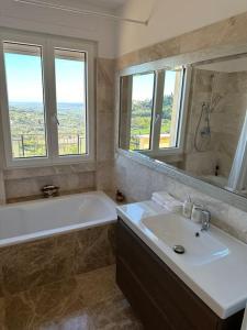 Ένα μπάνιο στο Sky view, Attico vicino Roma