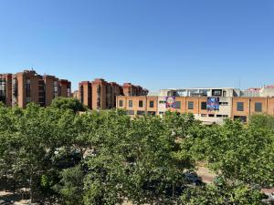 a view of a city with buildings and trees at Apartamento Gran Vía Parque 7 in Córdoba