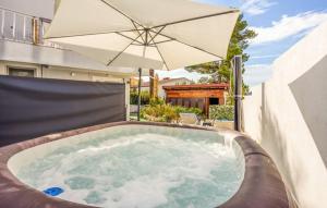 Bazén v ubytování Villa Dora Crikvenica ## nebo v jeho okolí
