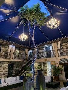 a building with two large vases and two chandeliers at L.A. Sky Boutique Hotel in Los Angeles