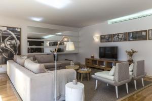 Posezení v ubytování MyPlaceLisbon - Luxury Castle Apartment
