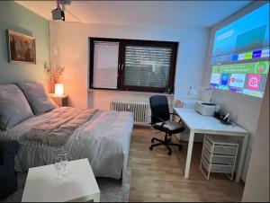 Kuvagallerian kuva majoituspaikasta Private room with large bed -Netflix and projector, joka sijaitsee Frankfurt am Mainissa