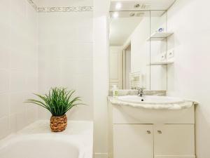 Koupelna v ubytování Appartement souplex en plein cœur des Sables dOlonne - 4 pers