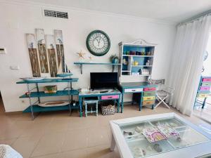 Μια τηλεόραση ή/και κέντρο ψυχαγωγίας στο A823 - Cala Palmera - 2004 Finestrat s.l.