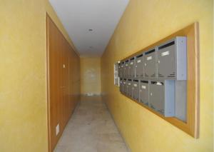 a hallway with lockers and a yellow wall at RNET-Nautilus Roses Costa Brava in Roses