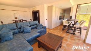 Posezení v ubytování Villa Deluxe Nerja SilHouse + 17 fotografií