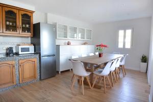 Kuchyň nebo kuchyňský kout v ubytování GALIHOST - Casa con enorme jardín en Cambados