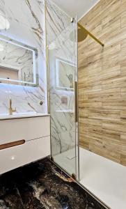 a shower with a glass door in a bathroom at HOLIDAY HOME Bel Mare 522F z balkonem in Międzyzdroje