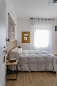 a bedroom with a bed and a window and a table at Affittacamere l'Aurora in Ceparana