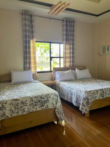 A bed or beds in a room at Maxbelle Mountain Resort