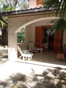 a patio with two chairs and a table at Villetta Pescespada in Grosseto