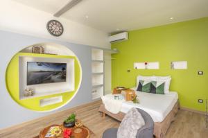 Rúm í herbergi á Chalet étoilé BAYALOCATION
