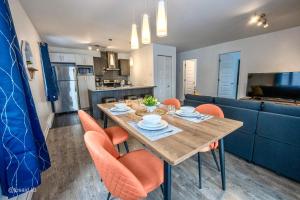 a kitchen and dining room with a table and chairs at Modern Condo 2BR 4 beds AC Wi-Fi Free Parking in Laval
