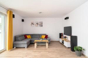 Μια τηλεόραση ή/και κέντρο ψυχαγωγίας στο Apartament GOJA Podzamcze