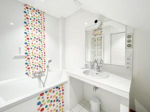 Kúpeľňa v ubytovaní Villa Bastion Arago à deux pas de la Grande Plage des Sables - 8 pers