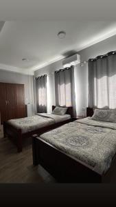 Tempat tidur dalam kamar di Hotel Mountain View Inn