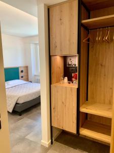 Postel nebo postele na pokoji v ubytování Hotel Locanda Alla Perla