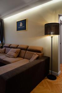 a living room with a couch and a lamp at Cozy Flat - Grivitei in Bucharest
