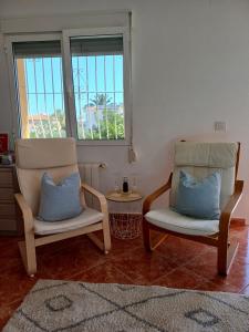 Posezení v ubytování Els Poblets Denia offers Casa Crosby - Private studio within walking distance to the beach